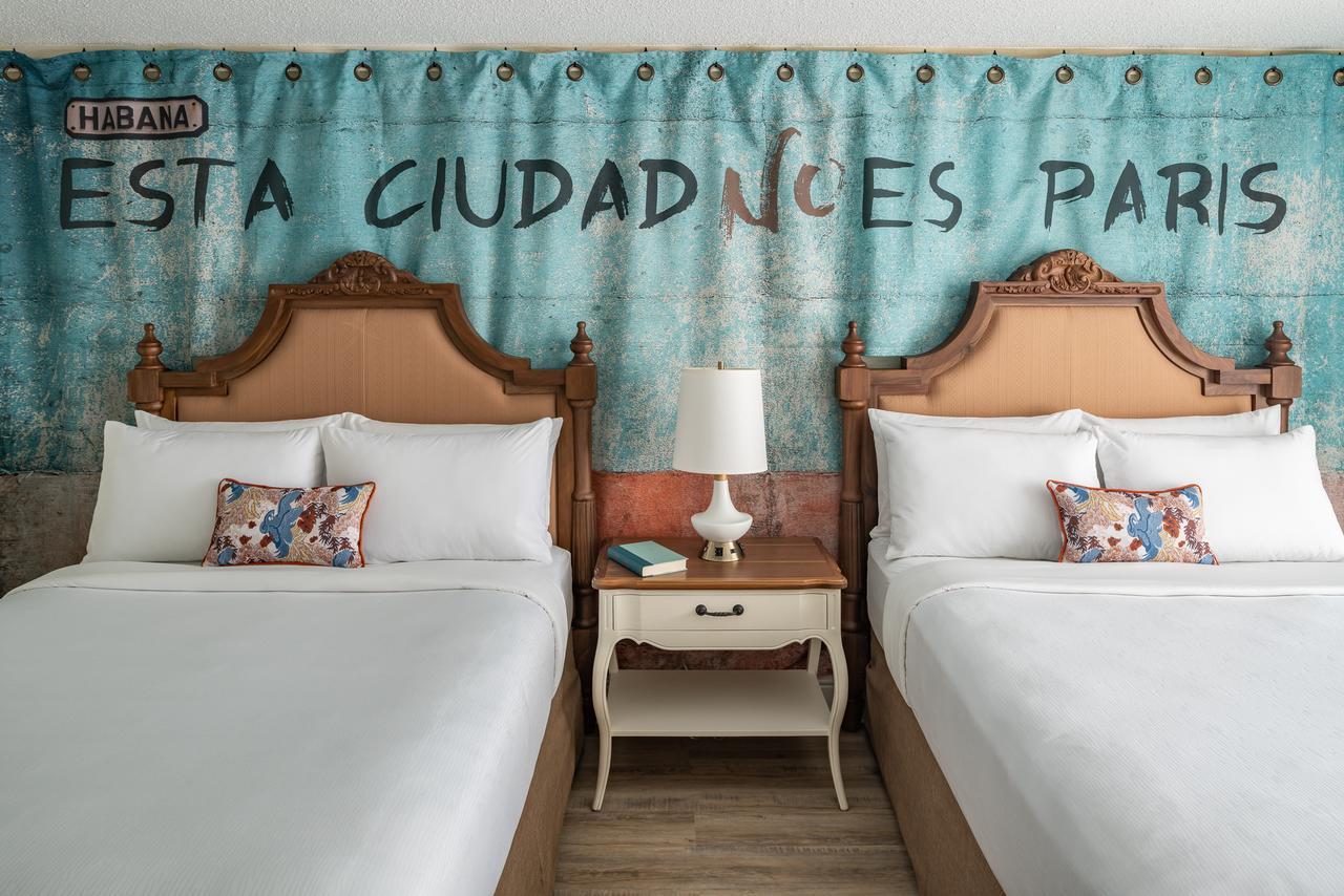 Quarto Premium com 2 Camas Queen-size e Varanda com Vista do Golfo